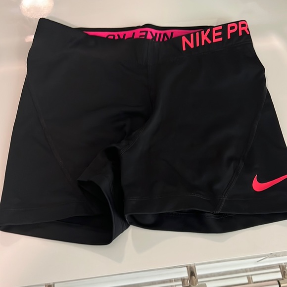 Nike Pants - Nike pro dri fit shorts 💞